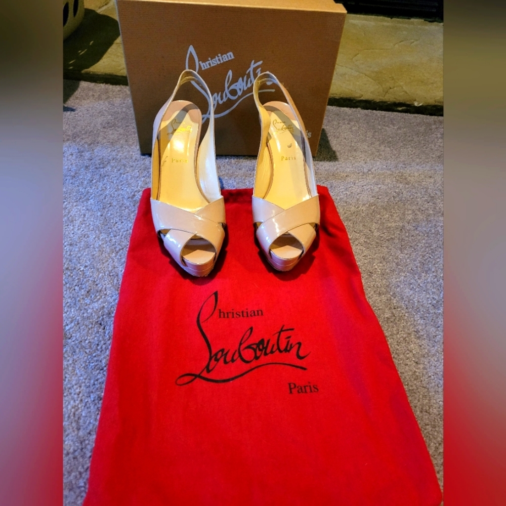 Nude Tan Christian Louboutin Size 40.5